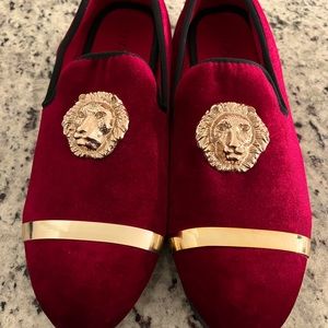 Men dress shoes wine red, and gold good condition